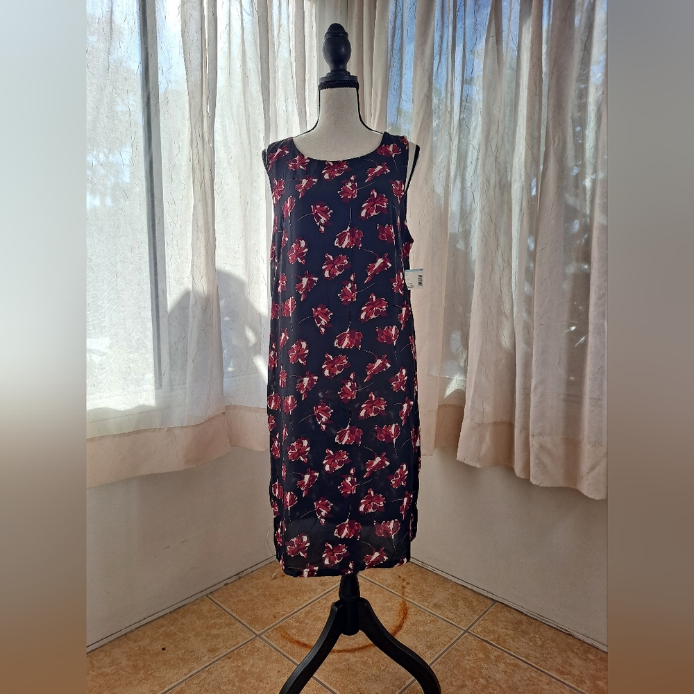 Simply Styled Floral Sleeveless Dress, Black and Purple. Size Lrge, never worn.